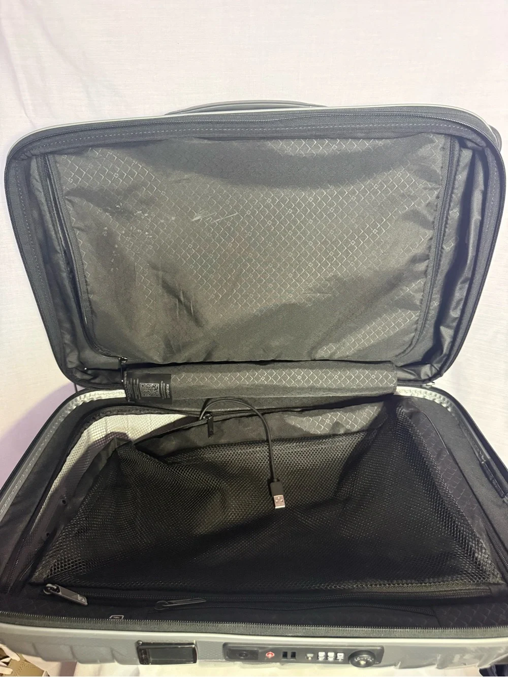 Samsonite Proxis Global Carry-On Spinner Silver 22” Roxkin TSA USB Expandable